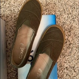 Cloud 9, cozy, soft slip on rounded toe.